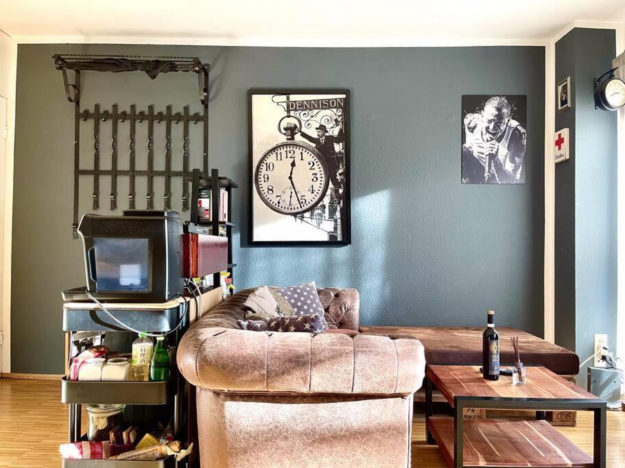 - Chilliges Zimmer In Dusseldorf Mit Balkon & Kuche; Big Tv And Bed - מראה חיצוני תמונה