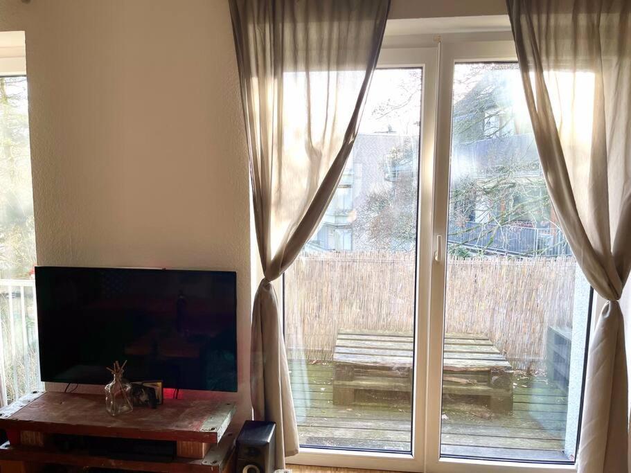 - Chilliges Zimmer In Dusseldorf Mit Balkon & Kuche; Big Tv And Bed - מראה חיצוני תמונה